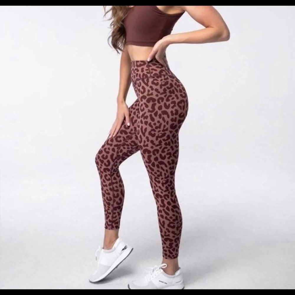 Balance athletica cheetah dusk leggings